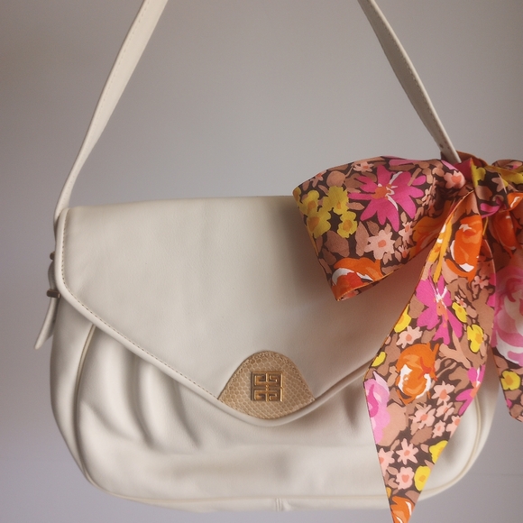 Givenchy Handbags - Givenchy Ivory Cream  Genuine Leather and Snakeskin Shoulder Bag Vintage 1980s